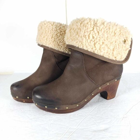 UGG Women's Lynnea US 7 Fold Over Leather Brown Shearling Cuff Clog Boot - Picture 1 of 12